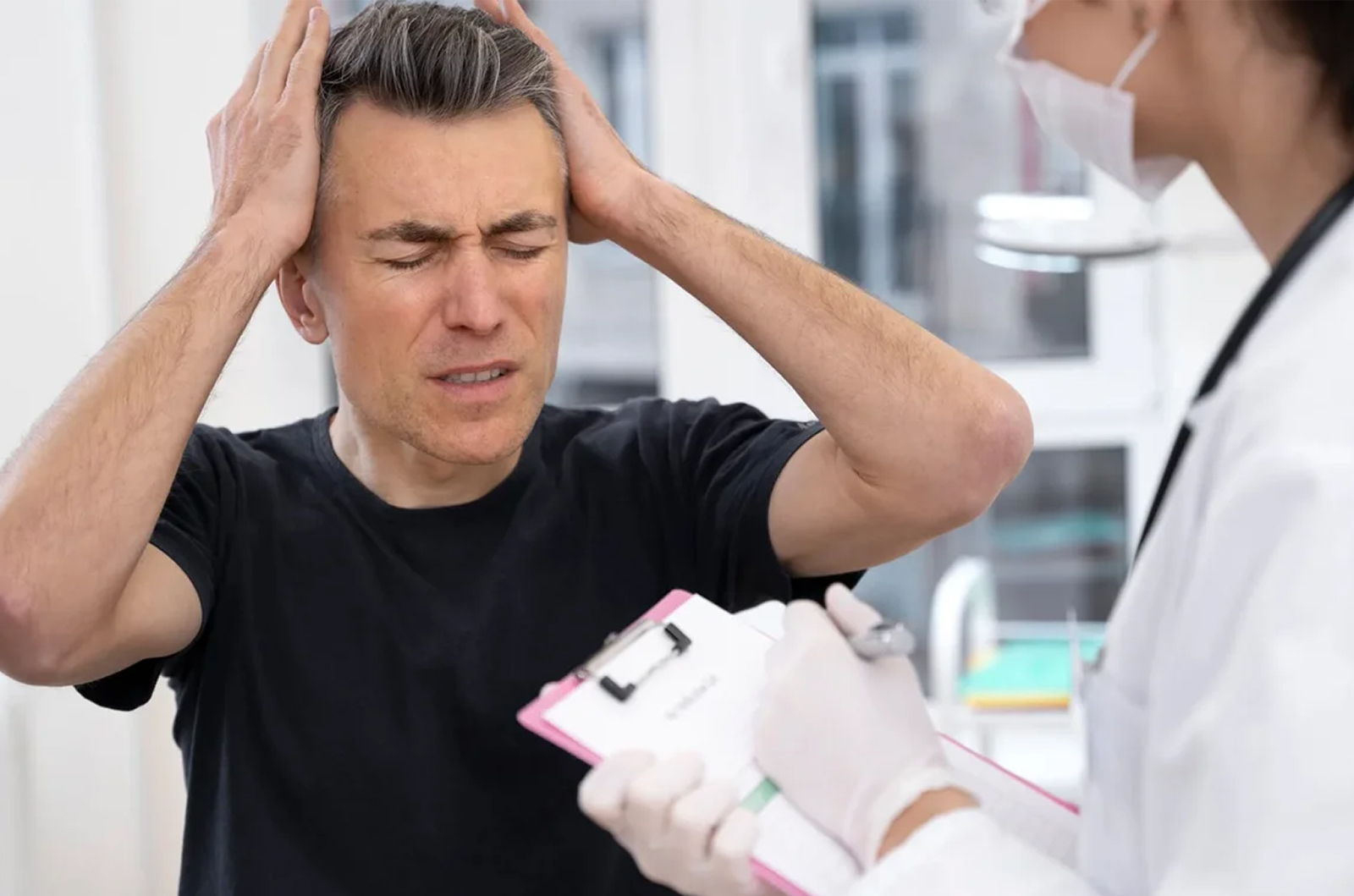 Best Migraine Specialist Doctor in Gurgaon – Expert Care at SilverStreak Hospital